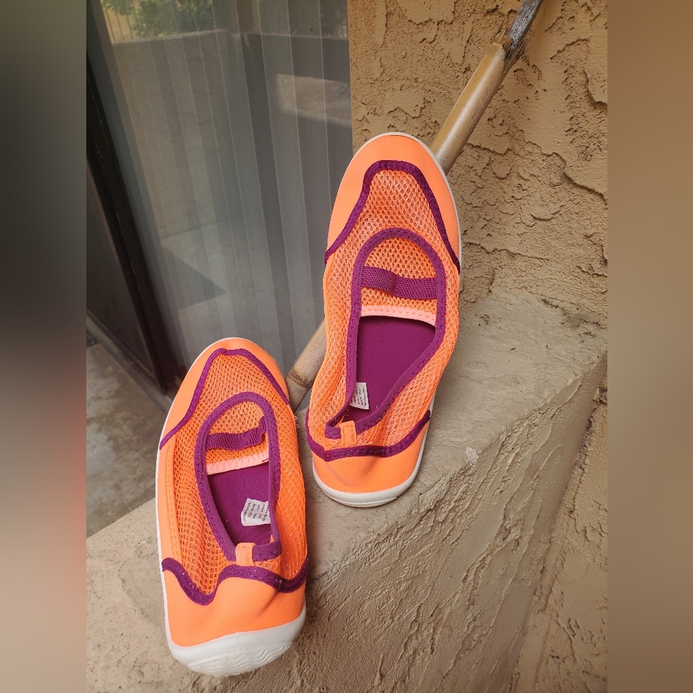 Water Shoes, Size 9 Women's